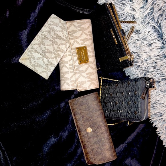 Michael Kors pre-loved wallet (Beige) - Picture 3 of 3